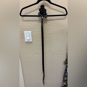 Women’s black belt with flower buckle. Tarnish brand. size L